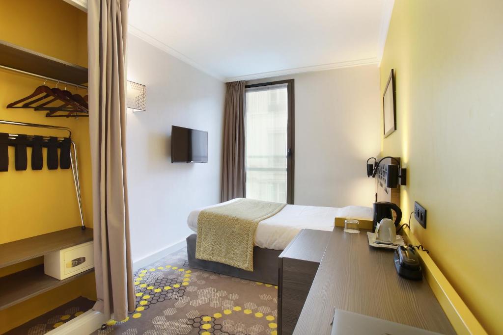TV a/nebo společenská místnost v ubytování Hotel Eiffel Capitol