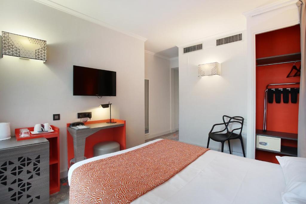 TV a/nebo společenská místnost v ubytování Hotel Eiffel Capitol