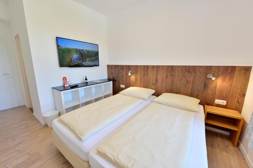 Hotel Garni Pension Gambrinus - 10