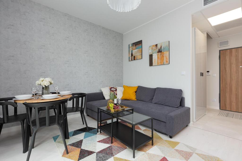 Business Center Apartments Warsaw Wola by Noclegi Renters - Superior Apartment