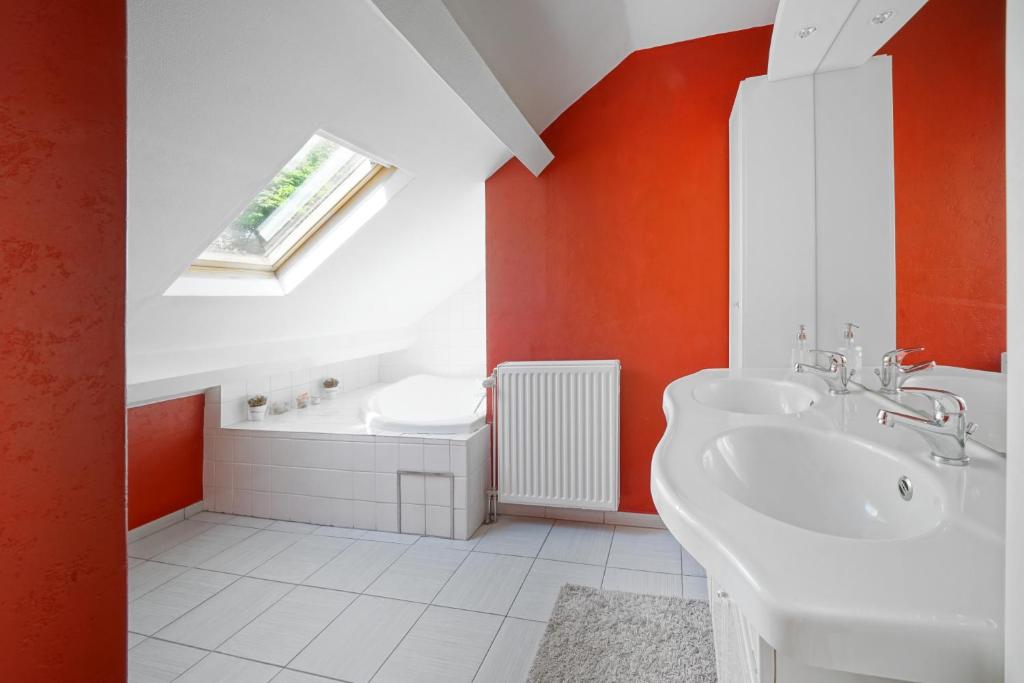 Koupelna v ubytování Le Clos Arboré (Gîte)