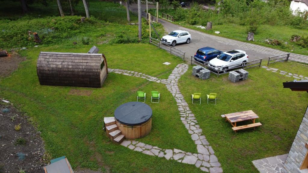 A garden outside Chalet Resort Sozzine