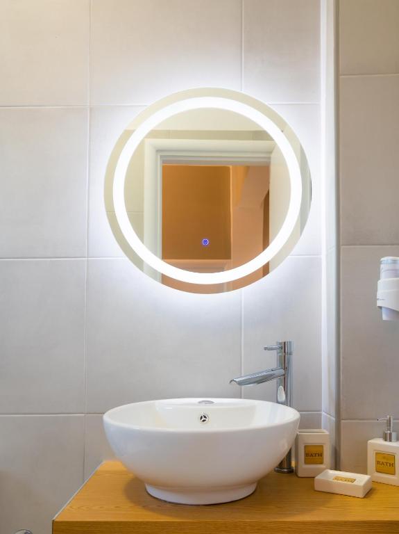 A bathroom at Elysian Studios
