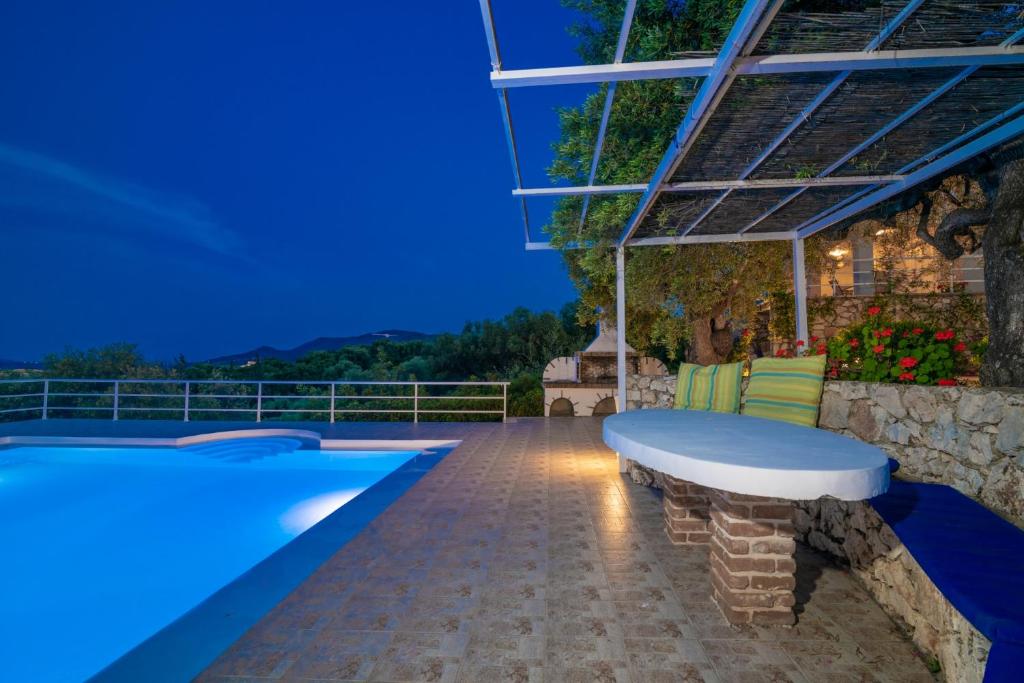 Piscina en o cerca de Armyra Villas