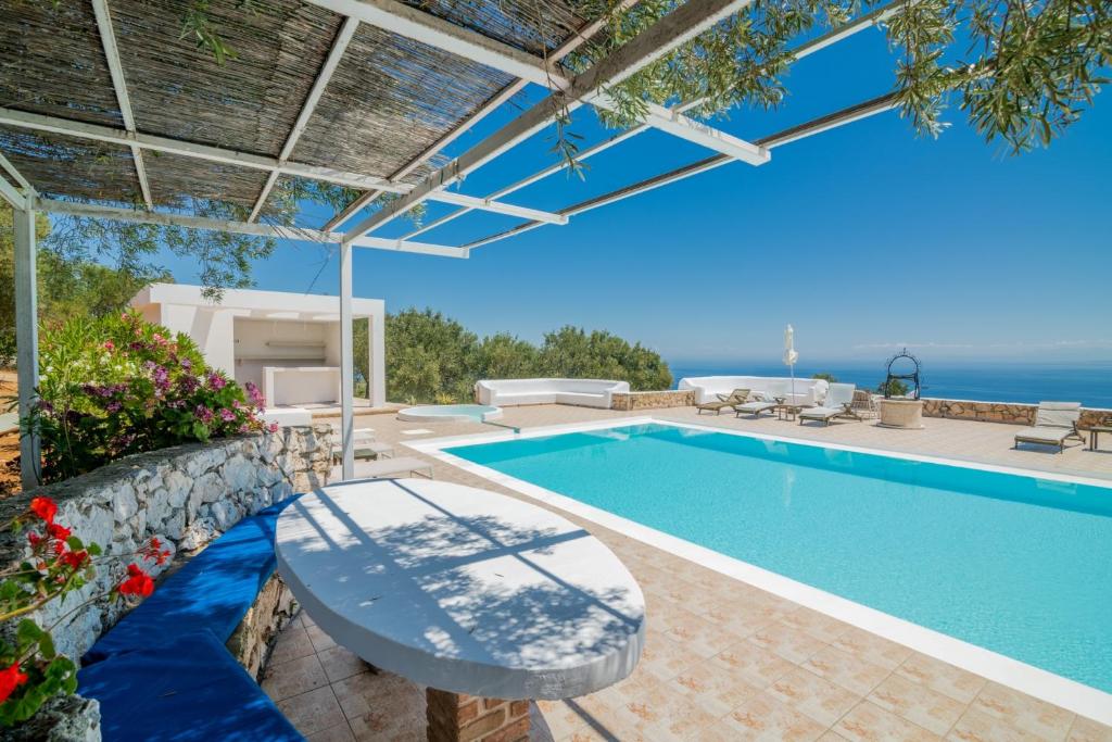 Piscina en o cerca de Armyra Villas