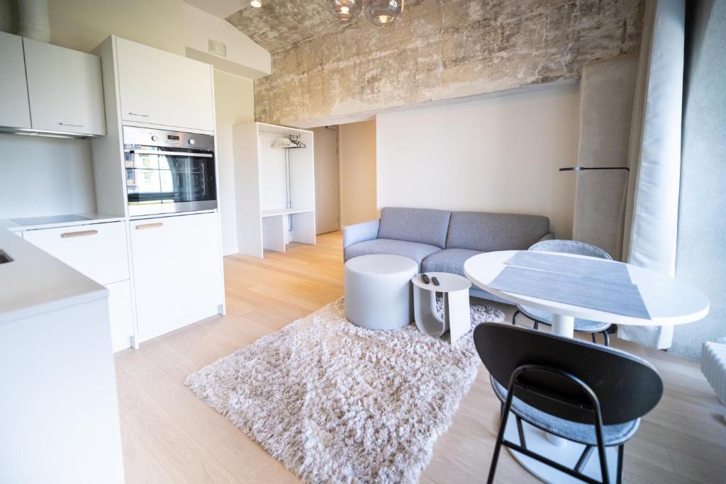 Baltic Accommodation - Urban Style Apartment - Deluxe Apartment