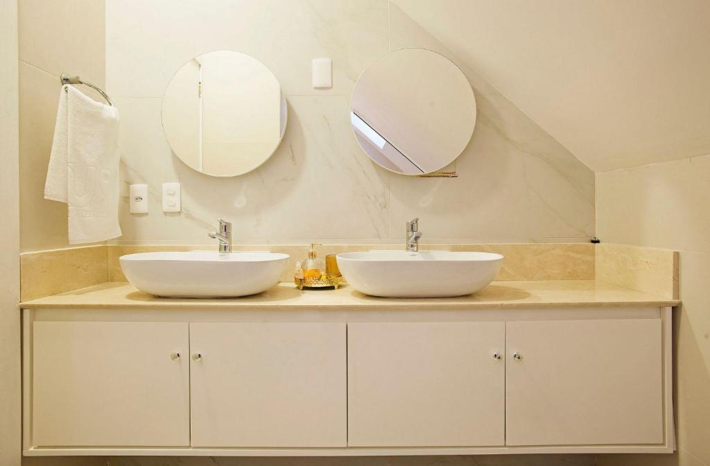 HOMELLAND 402 C - COBERTURA 3 SUÍTES NO CENTRO COM VISTA PARA O VALE  HOMELLAND 402 C - COBERTURA 3 SUÍTES NO CENTRO COM VISTA PARA O VALE