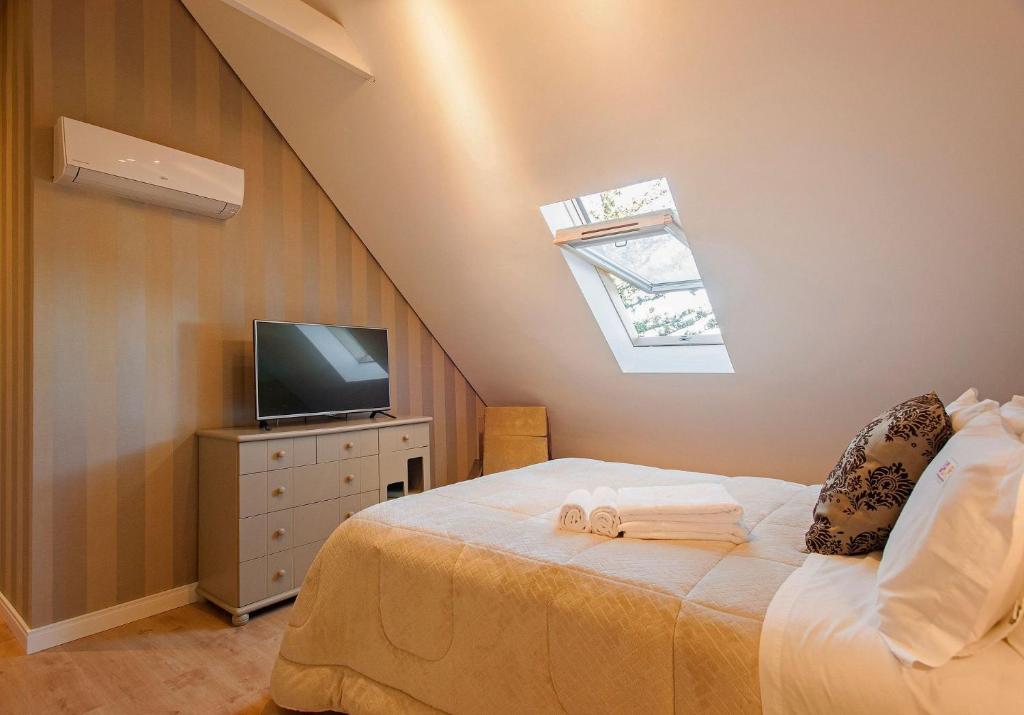 HOMELLAND 402 C - COBERTURA 3 SUÍTES NO CENTRO COM VISTA PARA O VALE  HOMELLAND 402 C - COBERTURA 3 SUÍTES NO CENTRO COM VISTA PARA O VALE