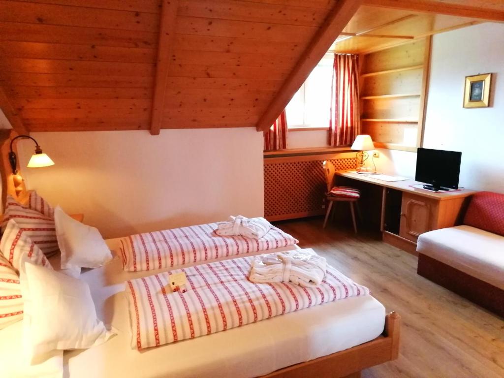 Postel nebo postele na pokoji v ubytování Hotel Holzer