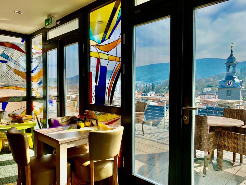 Nespecifikovaný výhled na hory nebo výhled na hory při pohledu z hotelu