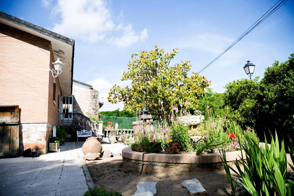 Jardín al aire libre en Casa de campo en pelayos
