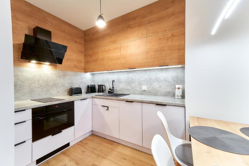 Kuchyňa alebo kuchynka v ubytovaní LAGUNA Apartament Polanica Residence 45