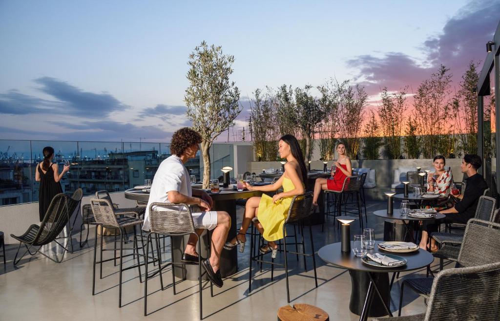 Hostia v ubytovaní ONOMA Hotel
