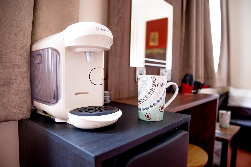 Příslušenství pro přípravu čaje a kávy v ubytování Park Lodge Hotel