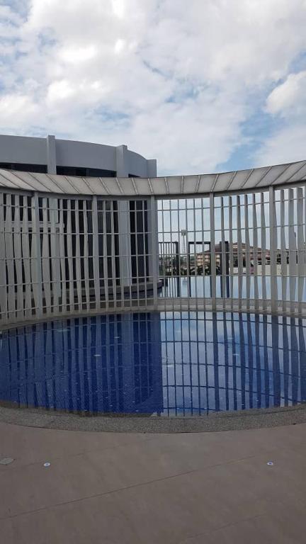 Bazén v ubytování Aleeya Suite @ Troika Residence nebo v jeho okolí