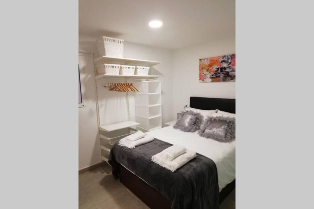 Posteľ alebo postele v izbe v ubytovaní M1 Cool Loft 1 min walk to metro 15 min center by metro