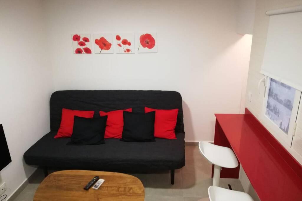 Posedenie v ubytovaní M1 Cool Loft 1 min walk to metro 15 min center by metro