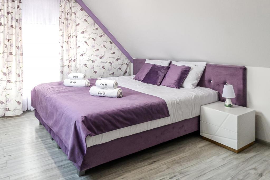 Una cama o camas en una habitación de Pokoje, Noclegi, Apartamenty Dune Resort Łeba