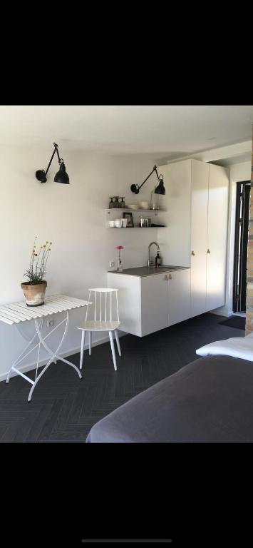 Kuchyň nebo kuchyňský kout v ubytování Hideaway Engvej