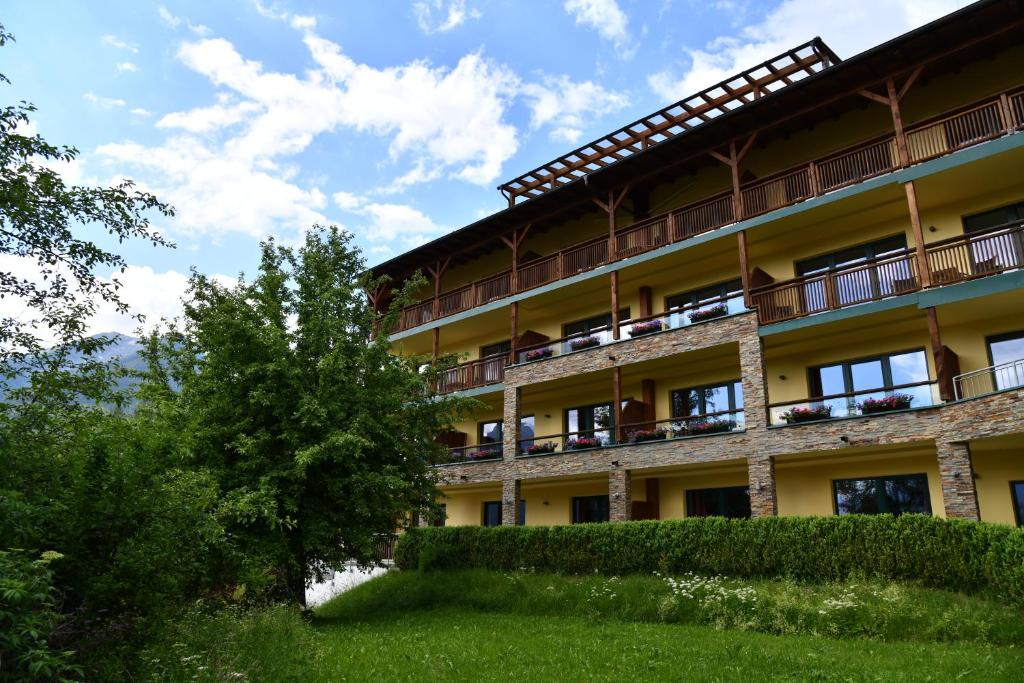 The building in which fogadókat is located