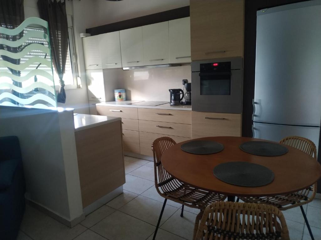 Kuchyň nebo kuchyňský kout v ubytování Holiday Nest & parking
