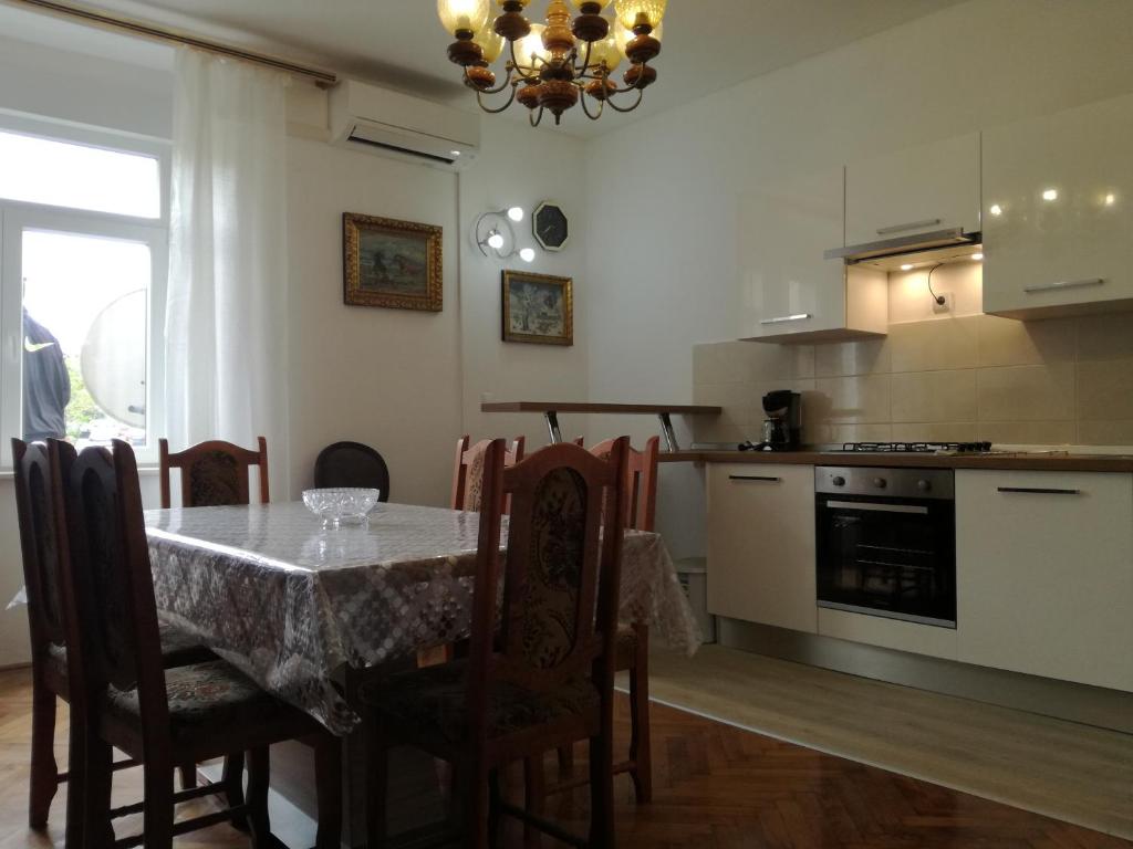 Kuchyň nebo kuchyňský kout v ubytování Villa Paula