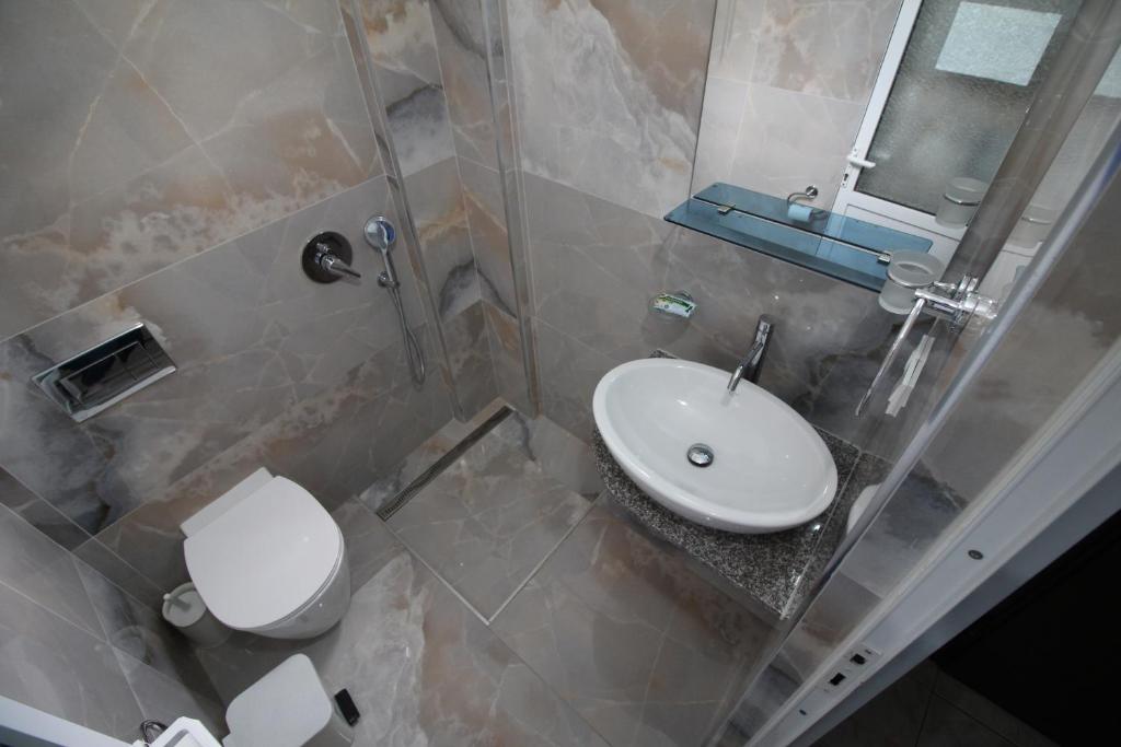 Koupelna v ubytování Murati Suites Sarandë
