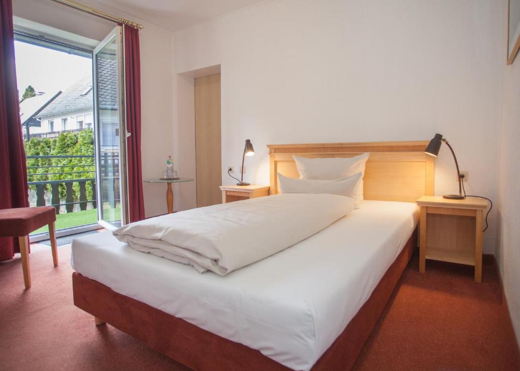 Postel nebo postele na pokoji v ubytování Der schöne Asten - Resort Winterberg