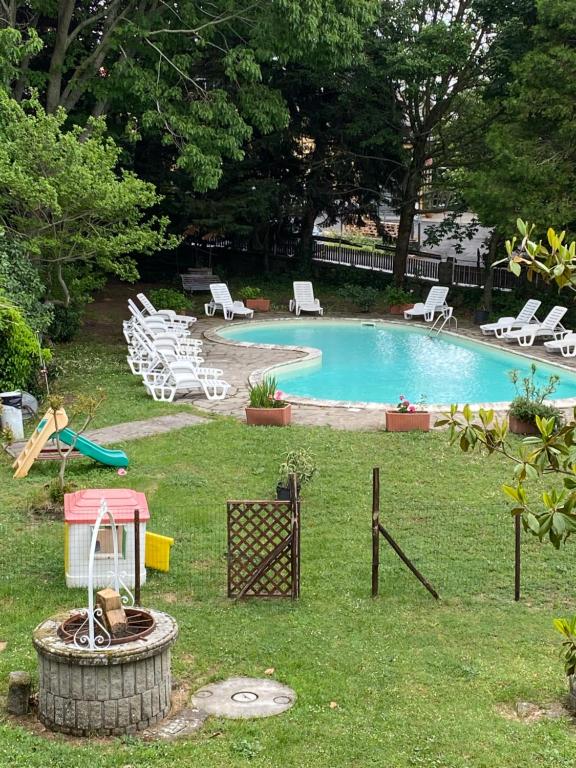 Bazén v ubytovaní Hotel Parco Erosa alebo v jeho blízkosti