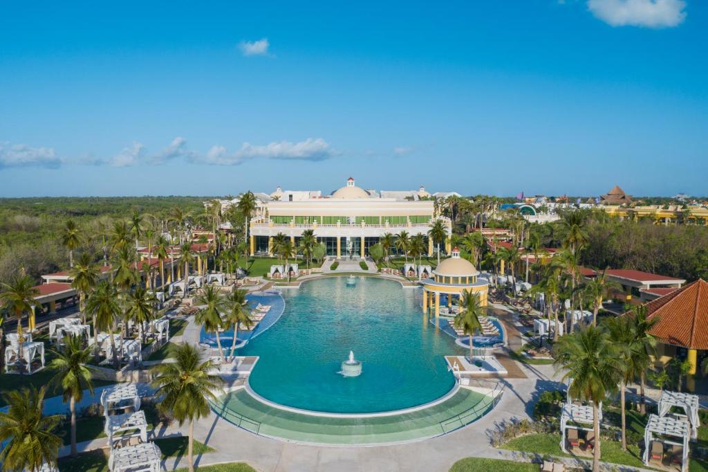 Bazén v ubytování JOIA Paraíso by Iberostar nebo v jeho okolí