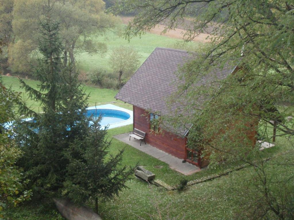 Bazén v ubytování Chalet in Bechyne with Private Pool nebo v jeho okolí