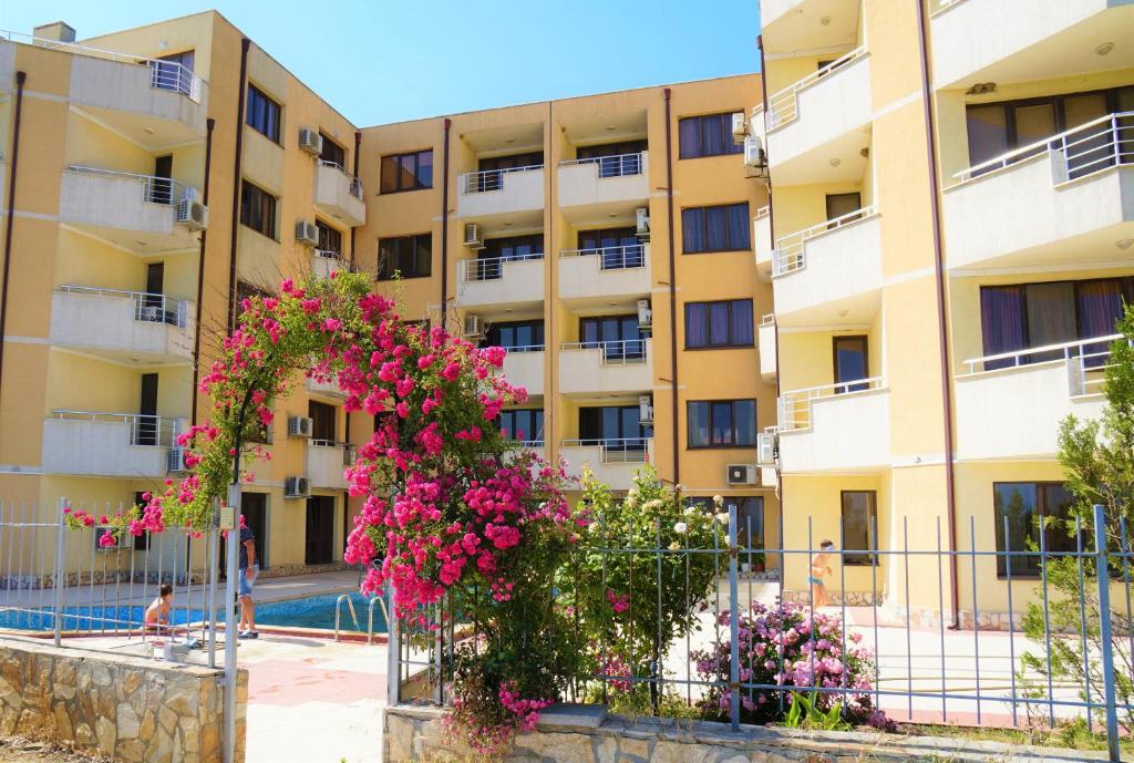 an apartment building with flowers in front of it at Apartments Paskalina in Byala