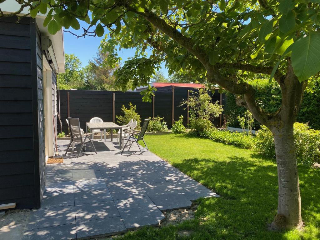 Zahrada ubytování House in a quiet location in Zeeland 2