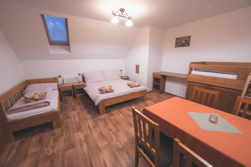 Postel nebo postele na pokoji v ubytování Penzion Horský statek
