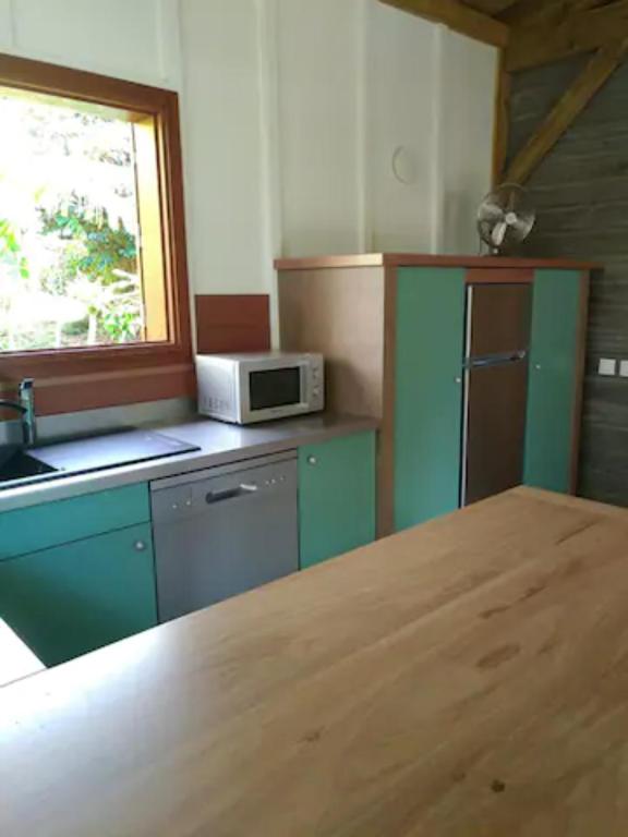Kuchyň nebo kuchyňský kout v ubytování Un cosy sous le vent