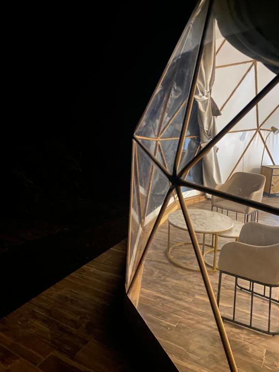 Posezení v ubytování COSMOS GLAMPING ARTEAGA