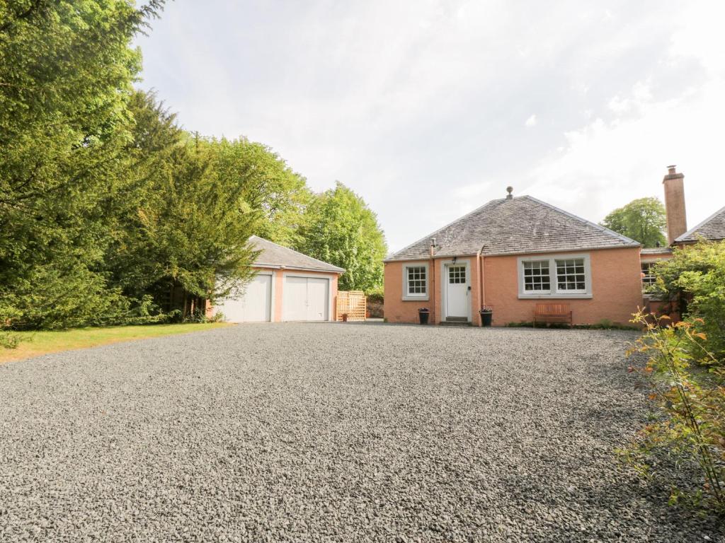 a driveway in front of a house at Maisie's Cottage in Dunblane