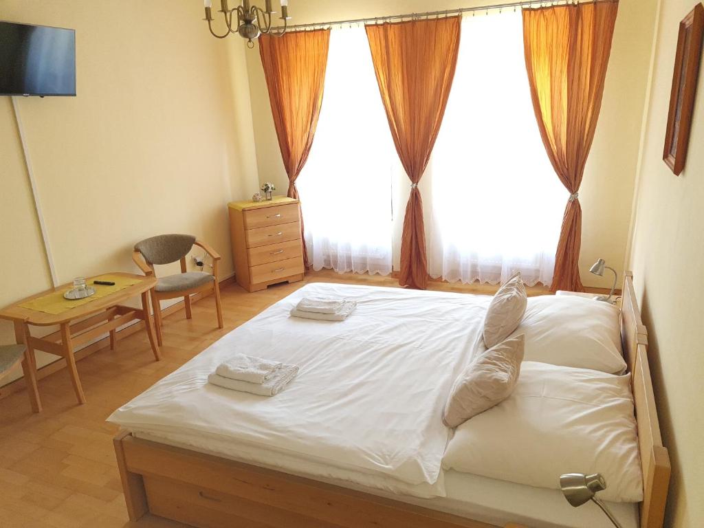 מיטה או מיטות בחדר ב-Andrišov dom penzion
