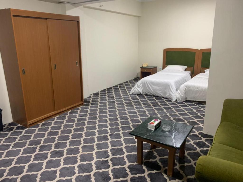 Al Aziziyah Hotel and suites - Family Double Room