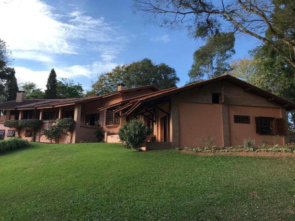  Lake House Ibiuna