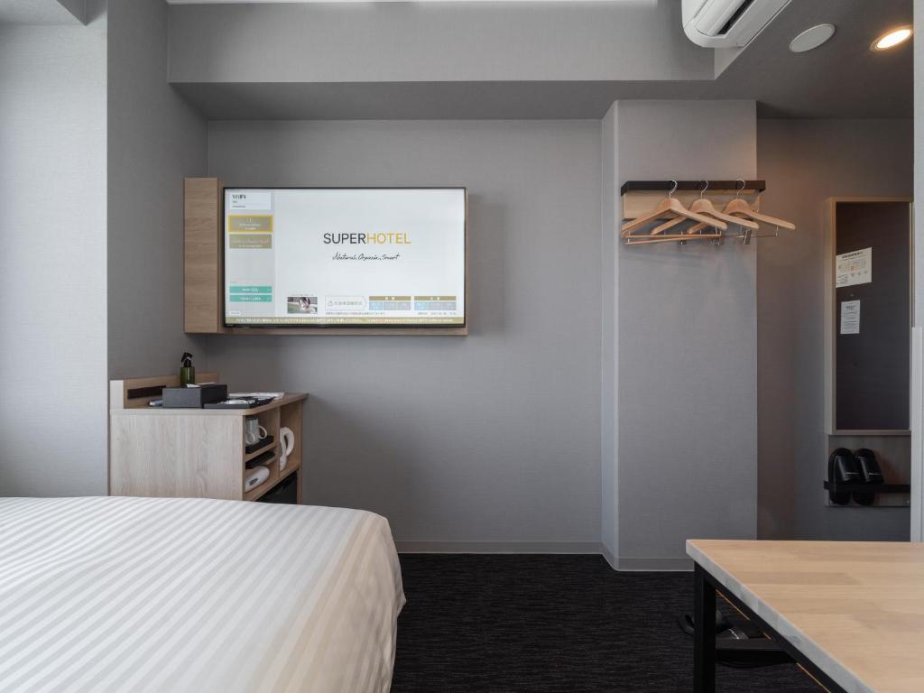 Postel nebo postele na pokoji v ubytování Super Hotel Nagoya Shinkansenguchi