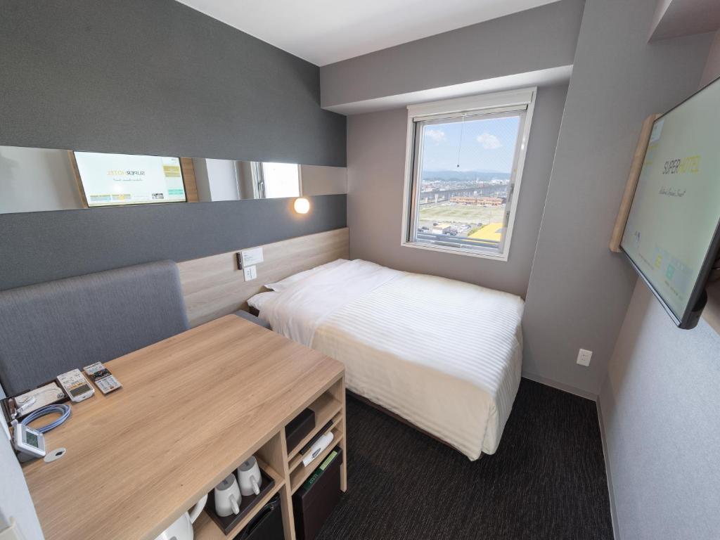 Postel nebo postele na pokoji v ubytování Super Hotel Nagoya Shinkansenguchi