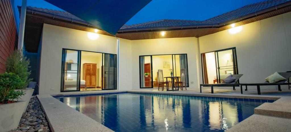 Bazén v ubytování AnB poolvilla 3BR walk private beach in pratamnak nebo v jeho okolí
