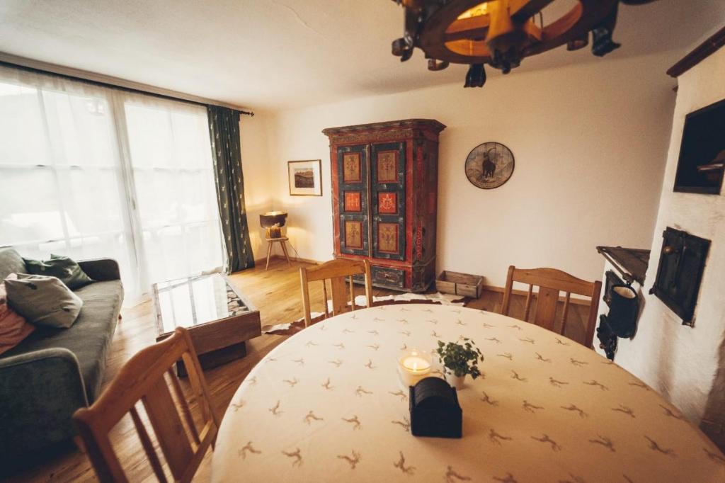 Posezení v ubytování Stodingerhütte