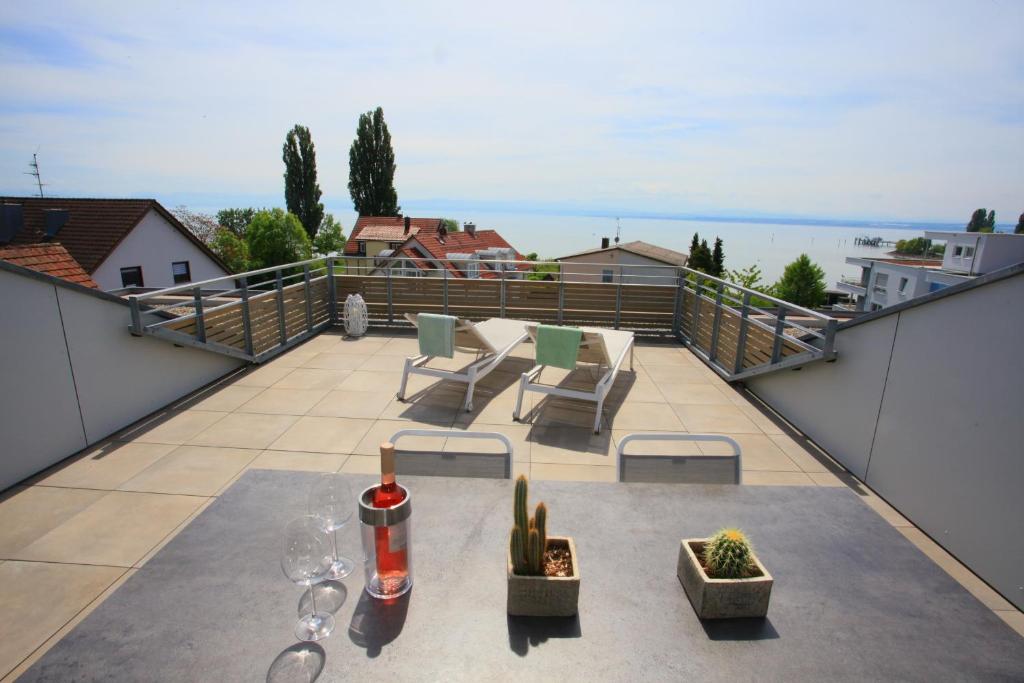 a patio with a table and chairs on a balcony at See-Flair in Immenstaad am Bodensee