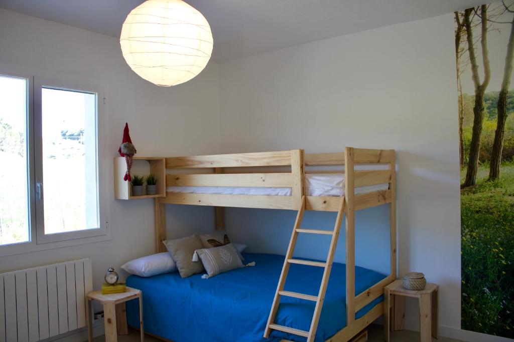Palanda nebo palandy na pokoji v ubytování Entheos
