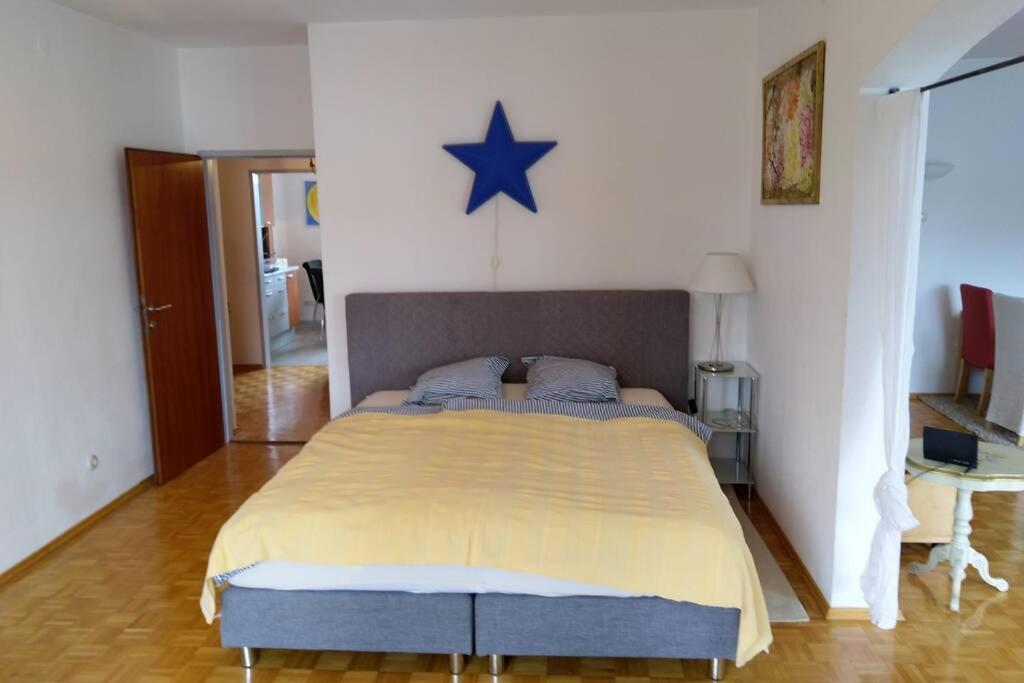 Posteľ alebo postele v izbe v ubytovaní Geräumiges Familienapartment