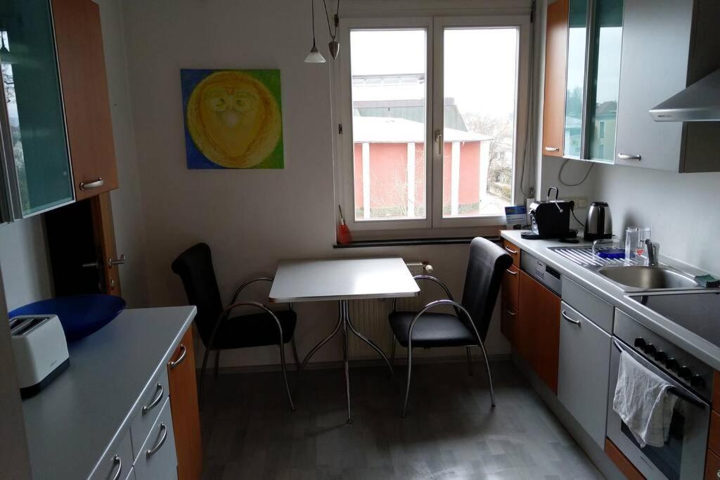 Kuchyňa alebo kuchynka v ubytovaní Geräumiges Familienapartment