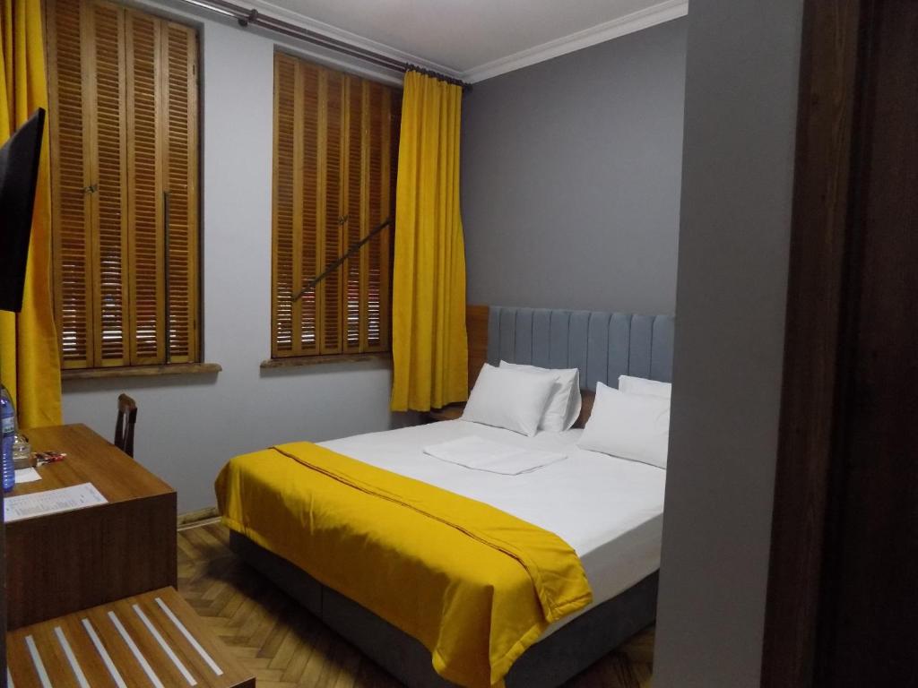 Postel nebo postele na pokoji v ubytování Palm Hotel