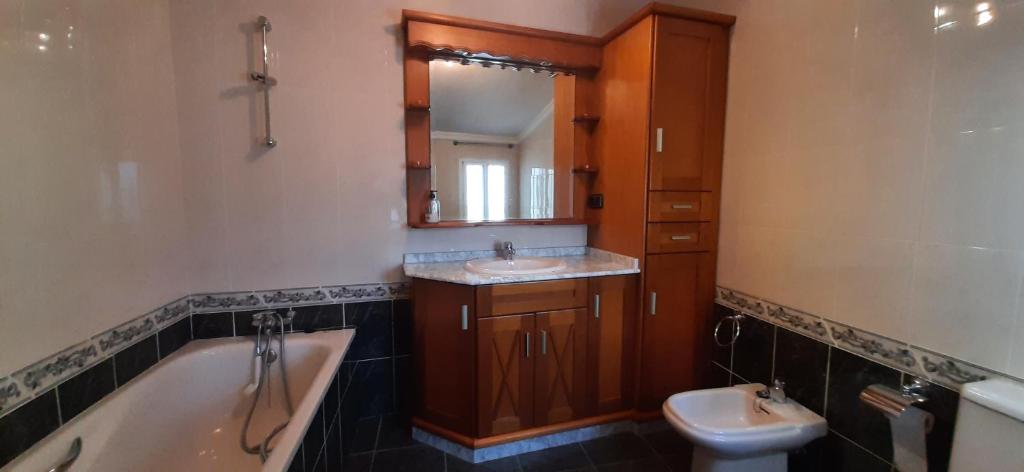Kúpeľňa v ubytovaní Moclinejo House